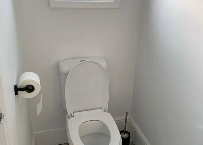 Modern Comfort In بيت للعطل *